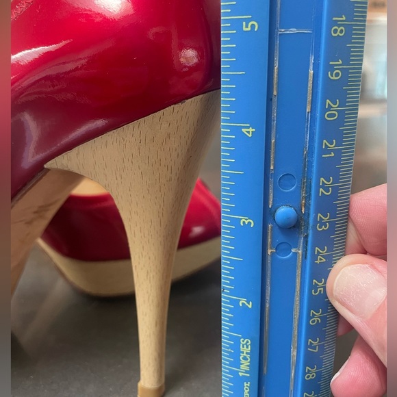 Stuart Weitzman Candy Apple Red Patent Leather Peep Toe Platform High Heel 8.5M - Picture 8 of 8